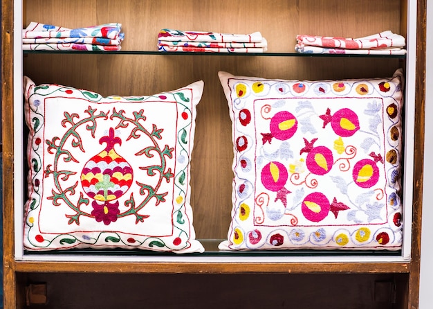 Ručne vyšívaný vankúš